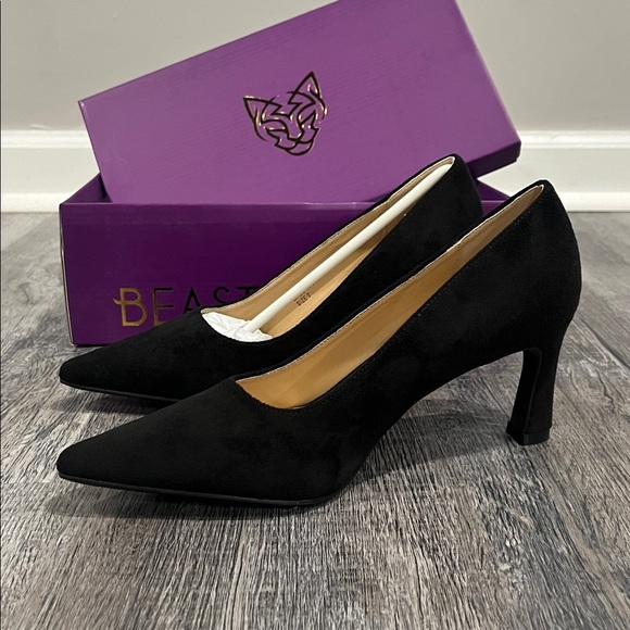 Beast Fashion NIB Faux Suede Point Toe Pumps - Picture 6 of 11
